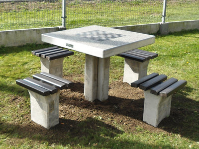 Zdjęcie z galerii na stronie Muller Jelcz Laskowice - Stolik betonowy do gry w szachy 4111