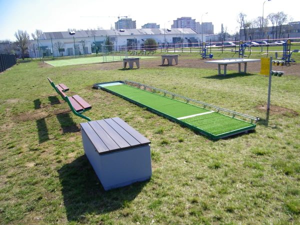 Rekreacja na świeżym powietrzu – kręgielnia oraz minigolfy01