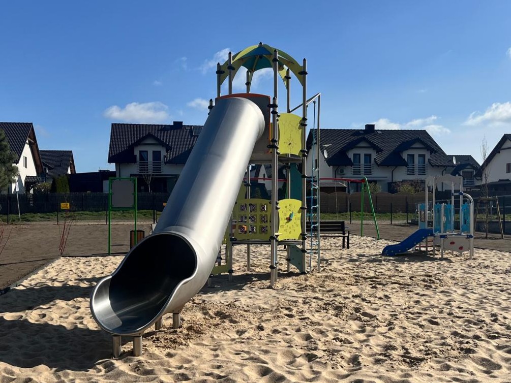 77796_Futura_Play_96_Gal1 77796 Futura Play 96 Gal1